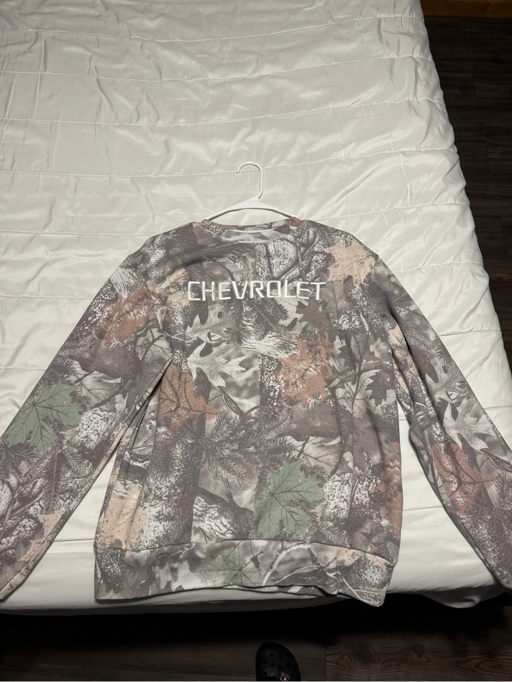 Men’s Camo Long-Sleeve Sweatshirt - Multicolor